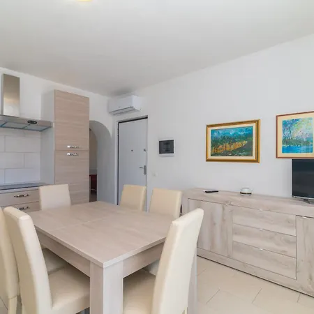 Апартаменти Splendido B6 *